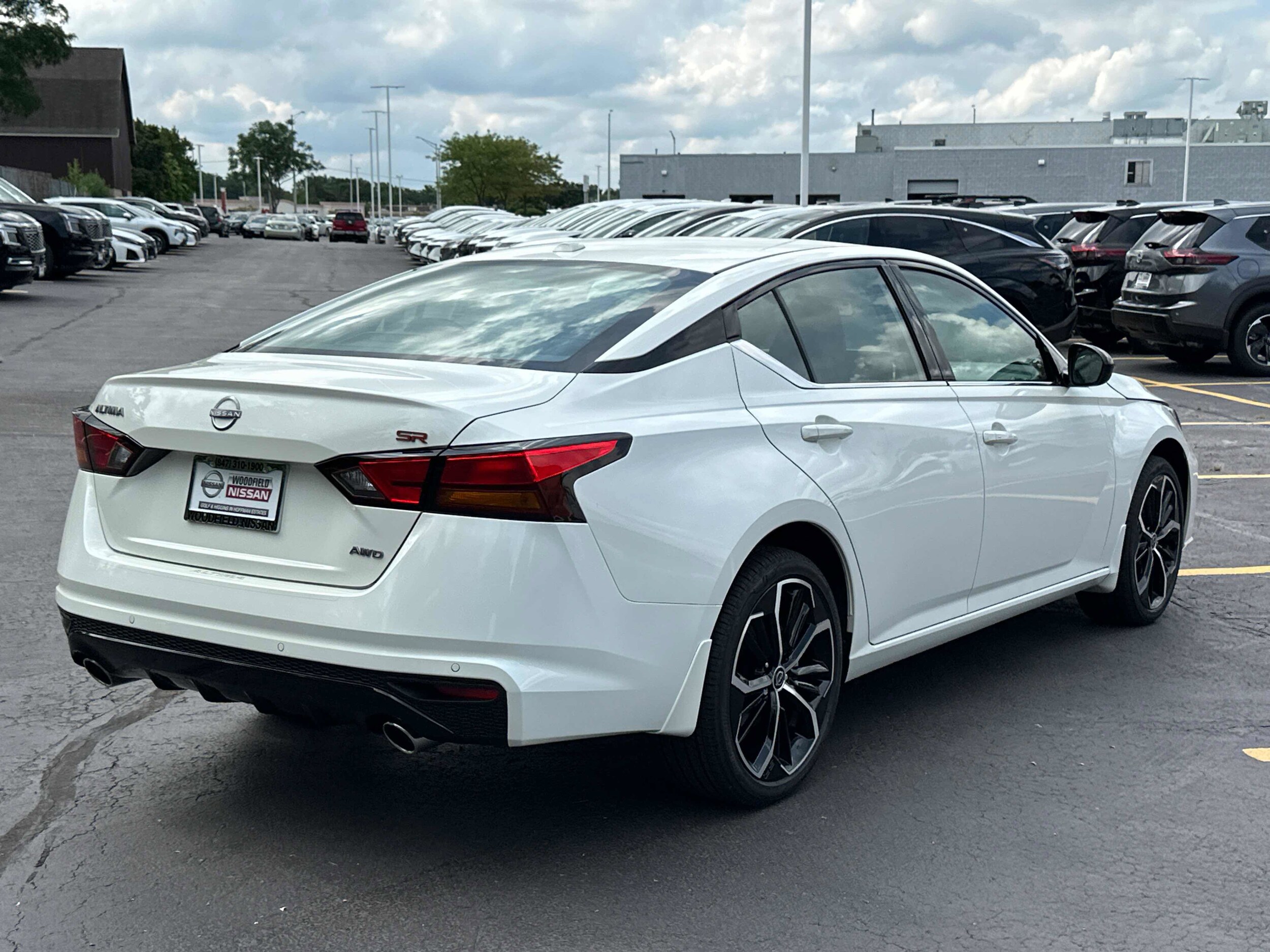 2025 Nissan Altima SR photo 3