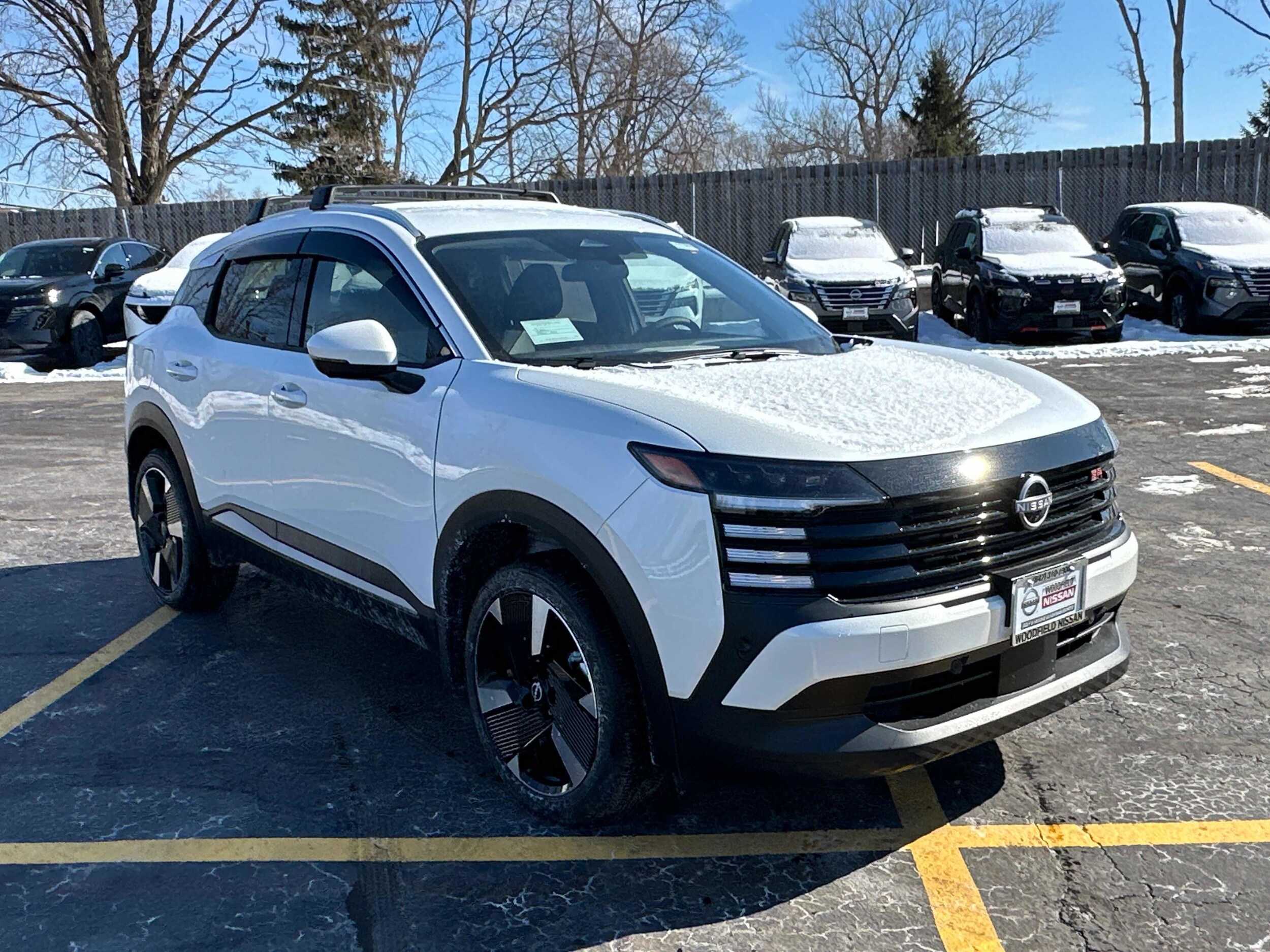 2025 Nissan Kicks SR photo 2