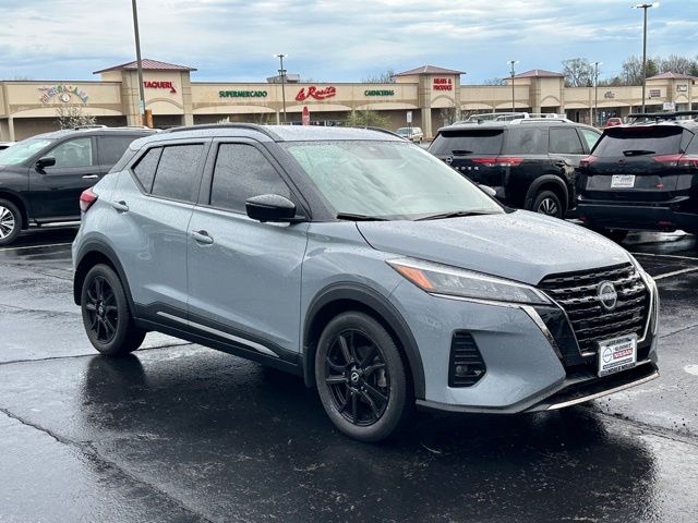 2023 Nissan Kicks SR photo 2