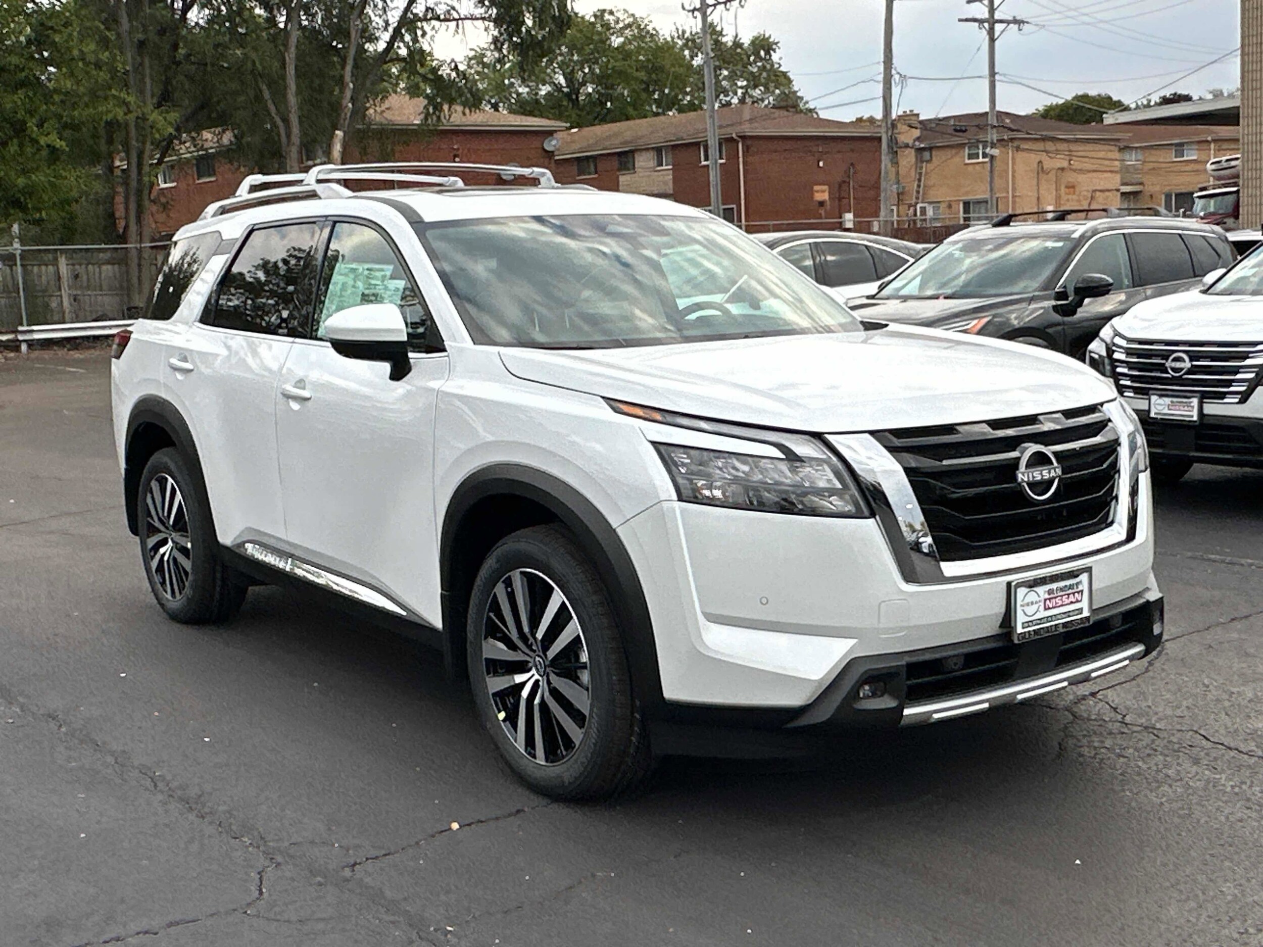 2025 Nissan Pathfinder Platinum photo 3