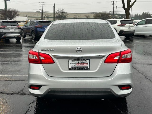 2017 Nissan Sentra S photo 4