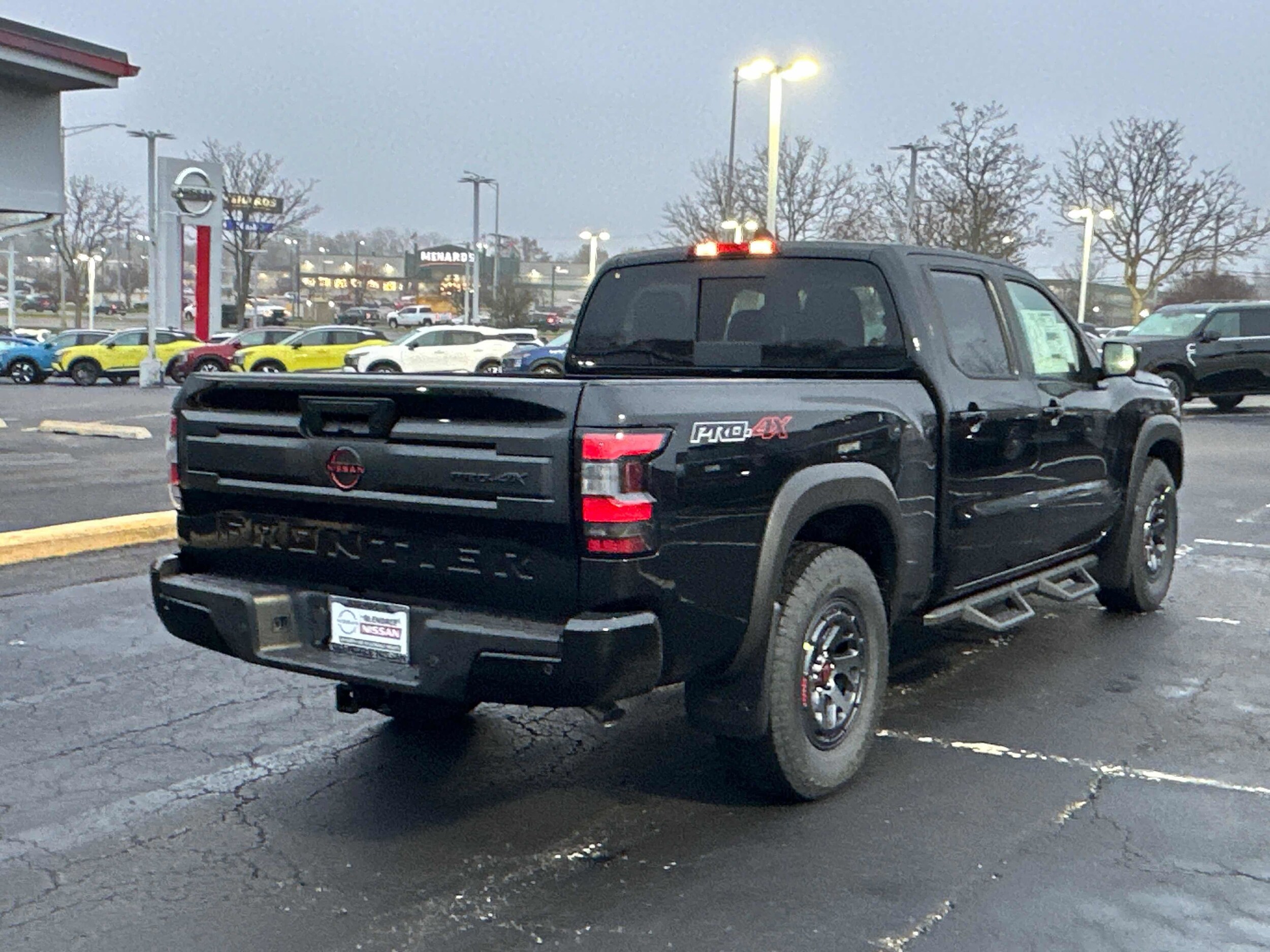 2026 Nissan Frontier PRO-4X Crew Cab photo 4