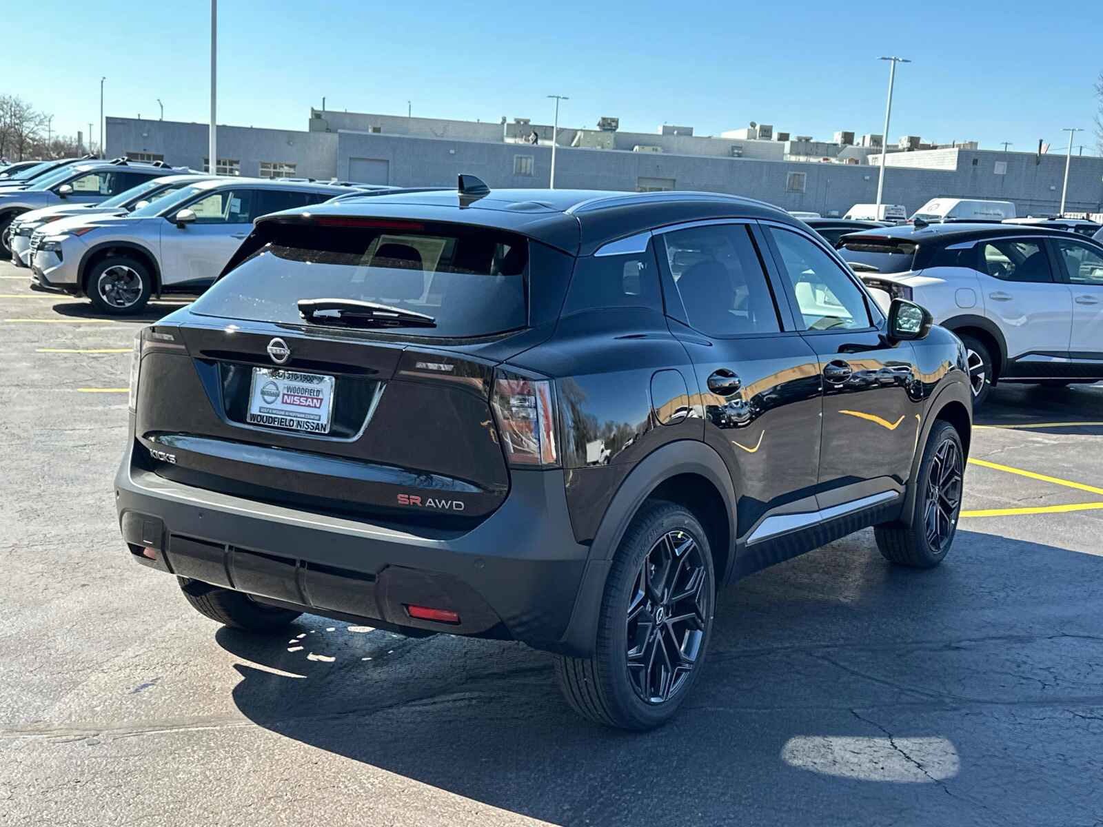 2025 Nissan Kicks SR photo 3