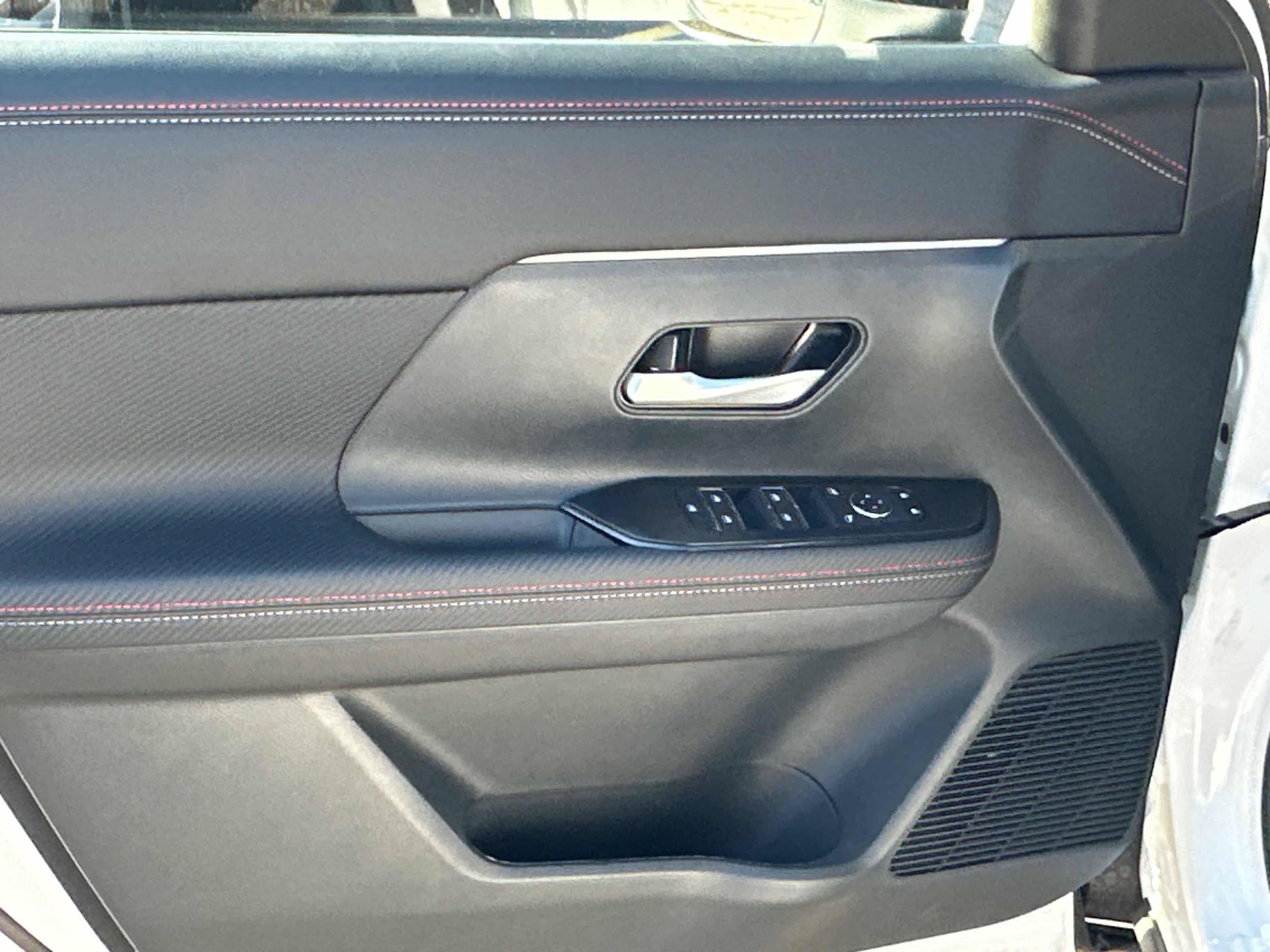 2026 Nissan KICKS SR - Photo 20