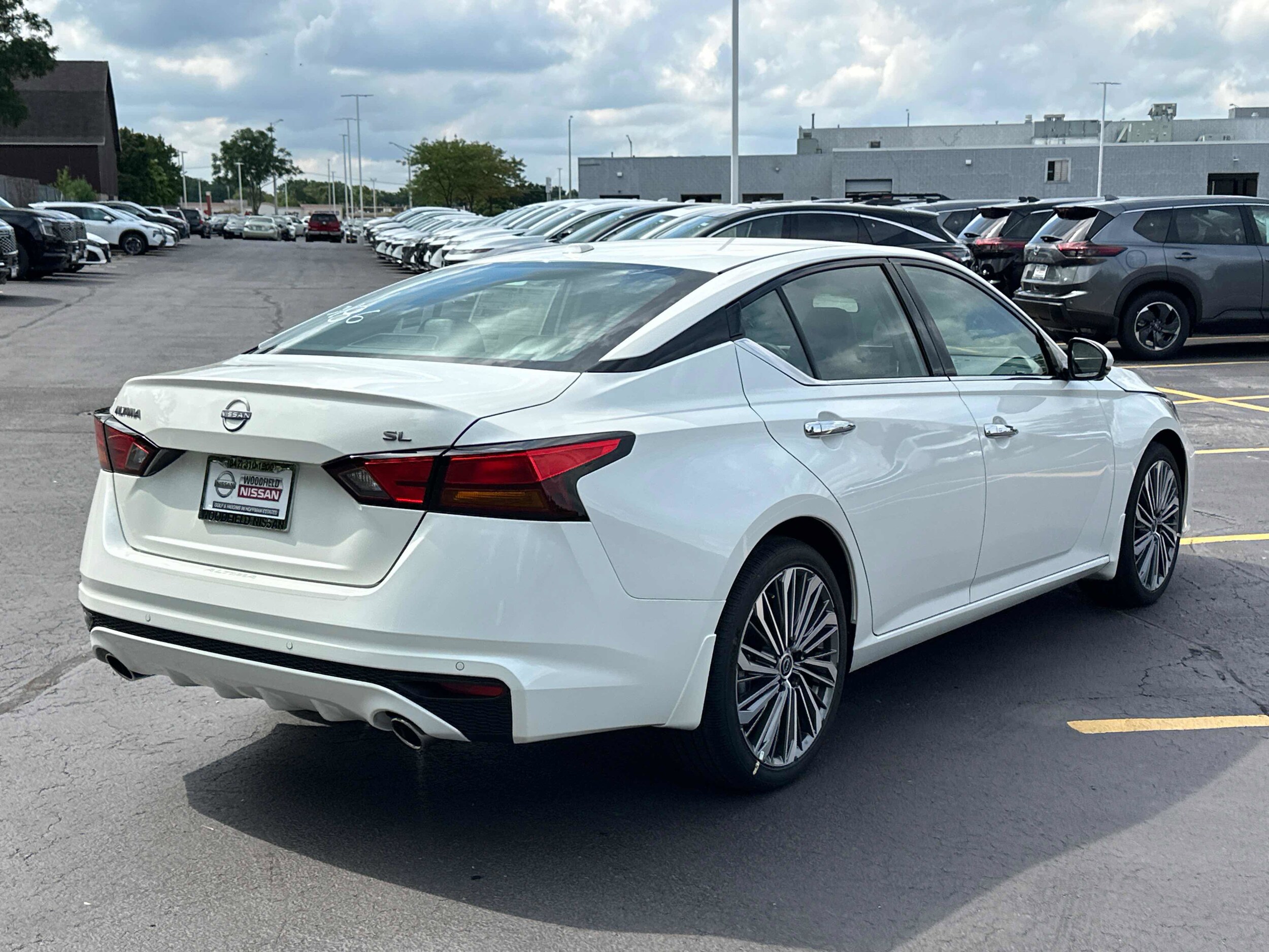 2025 Nissan Altima SL photo 4