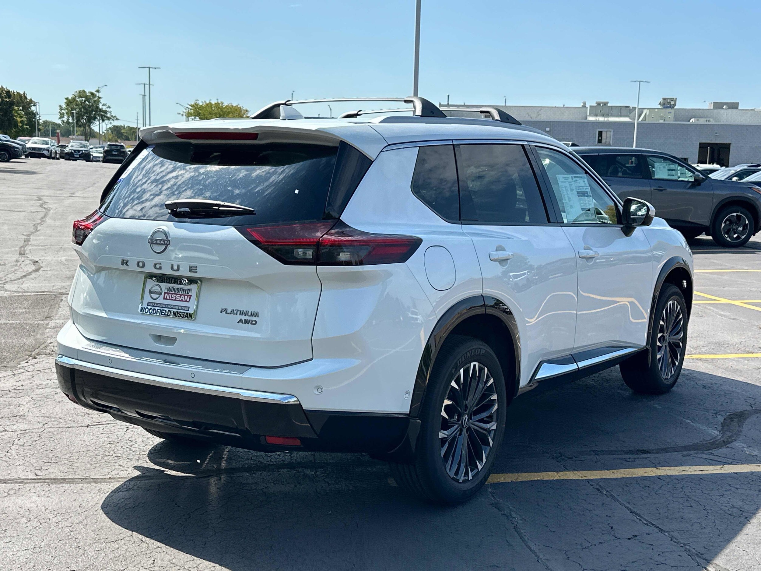 2026 Nissan Rogue Platinum photo 2