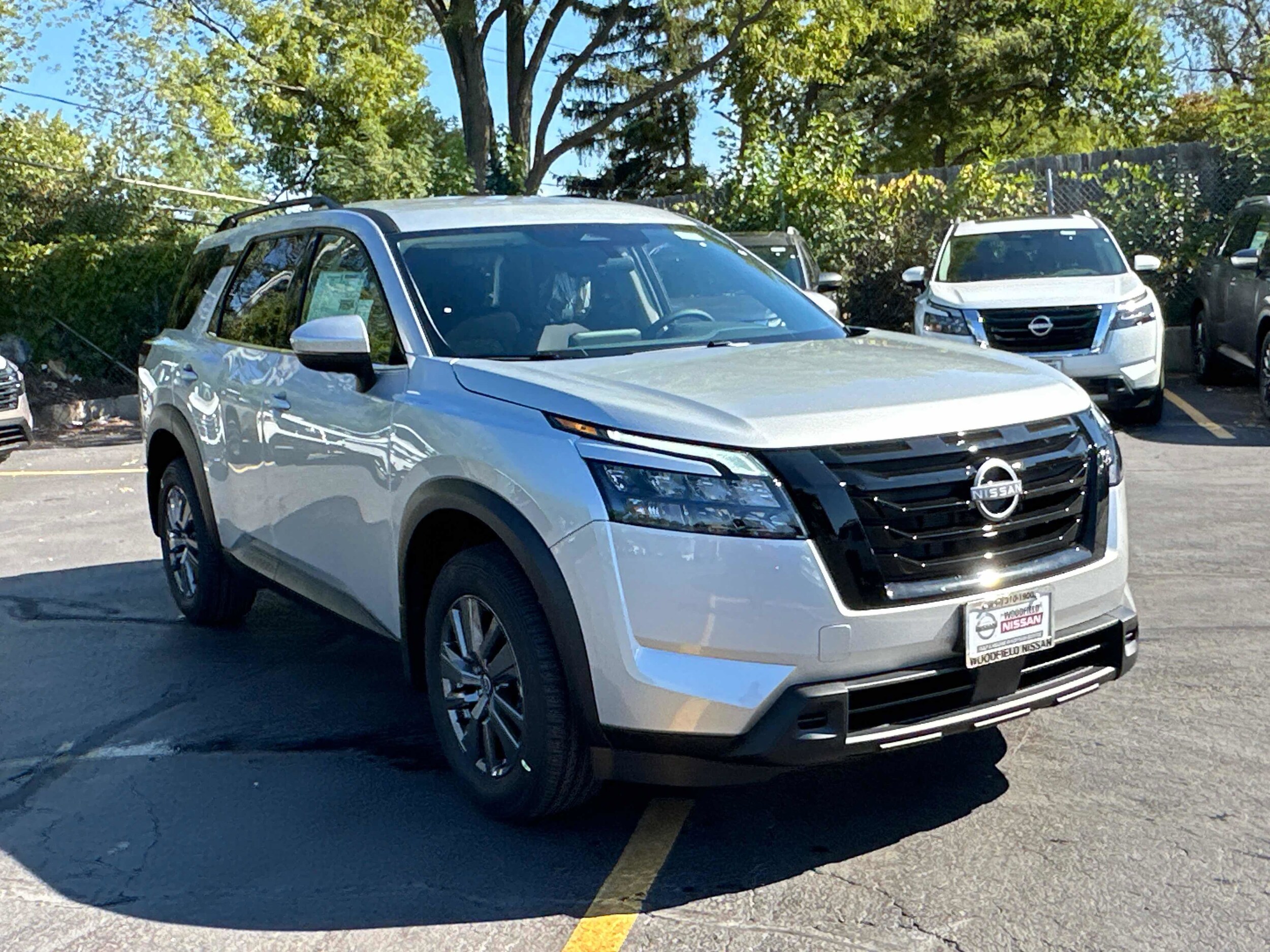 2025 Nissan Pathfinder SV photo 2