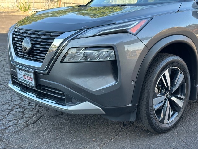 2023 Nissan Rogue Platinum photo 3