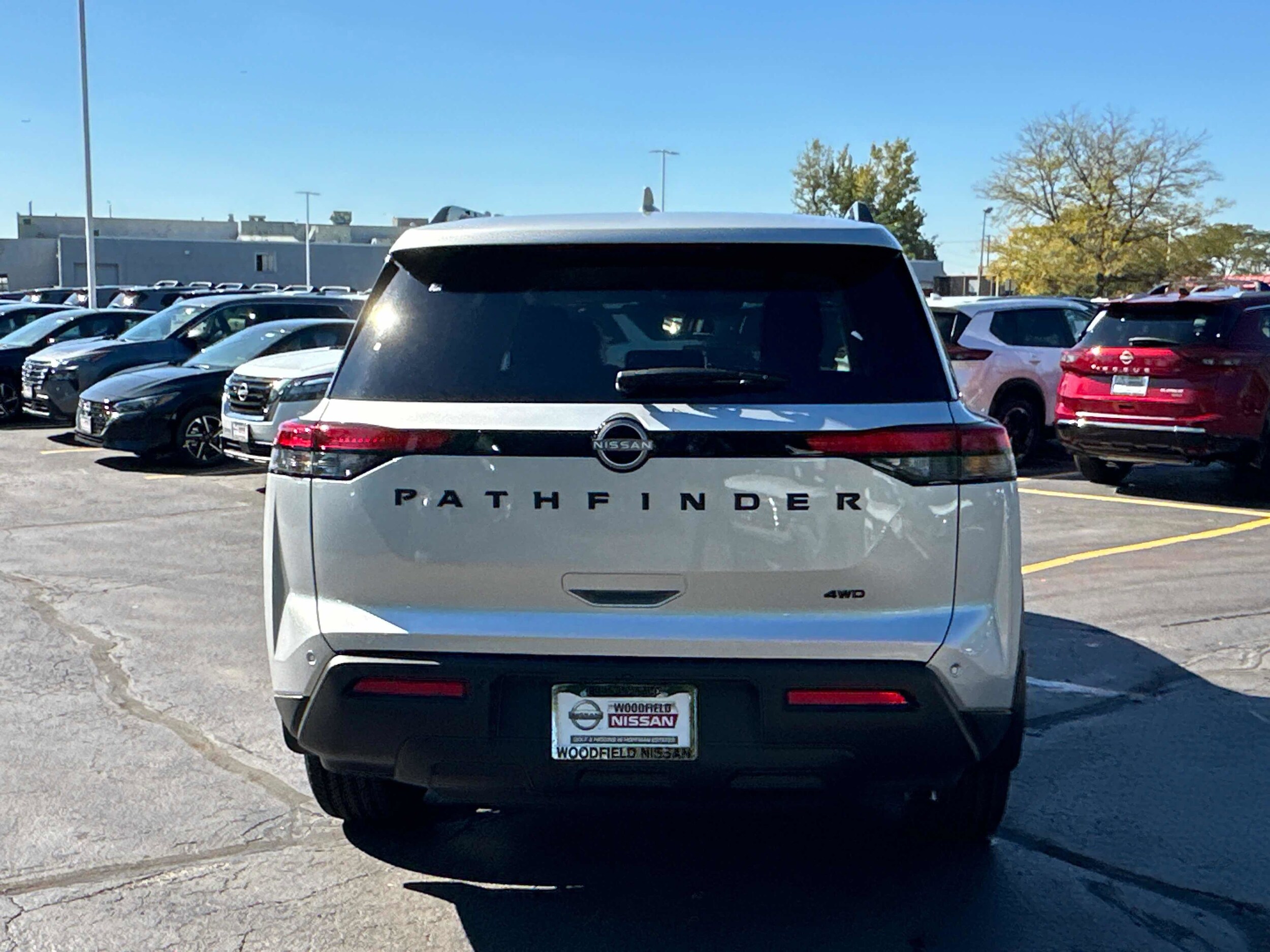 2025 Nissan Pathfinder SV photo 3