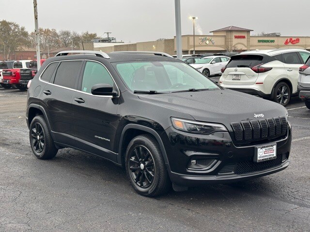 2019 Jeep Cherokee Latitude photo 2