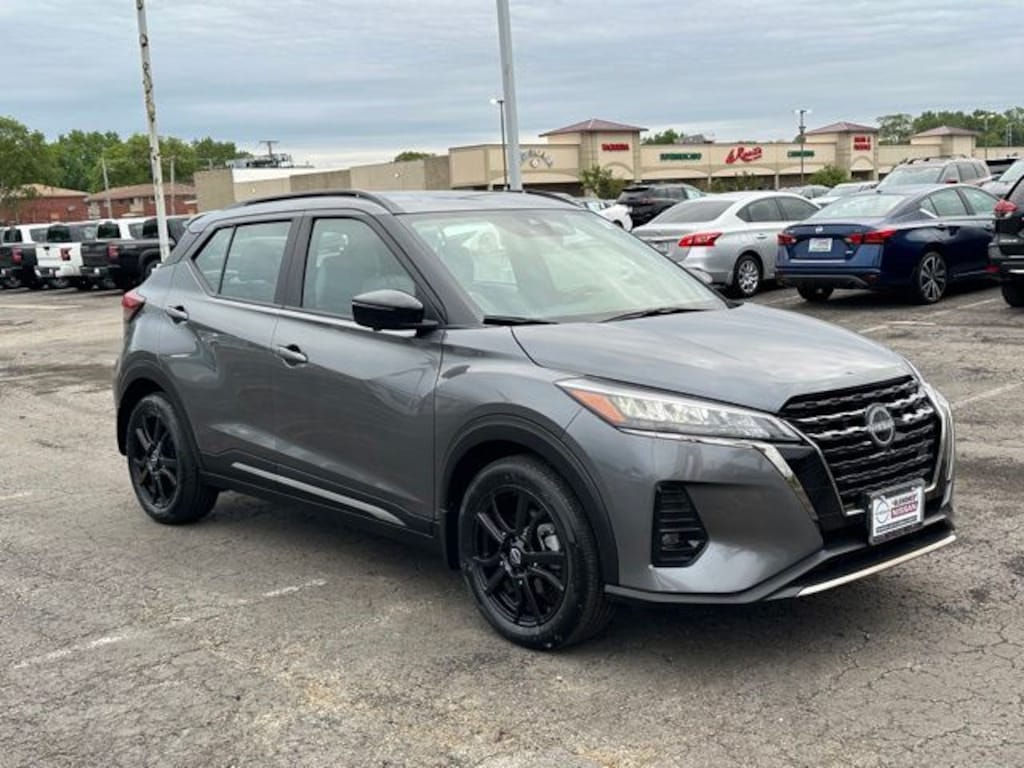 Used 2023 Nissan Kicks SR SUV