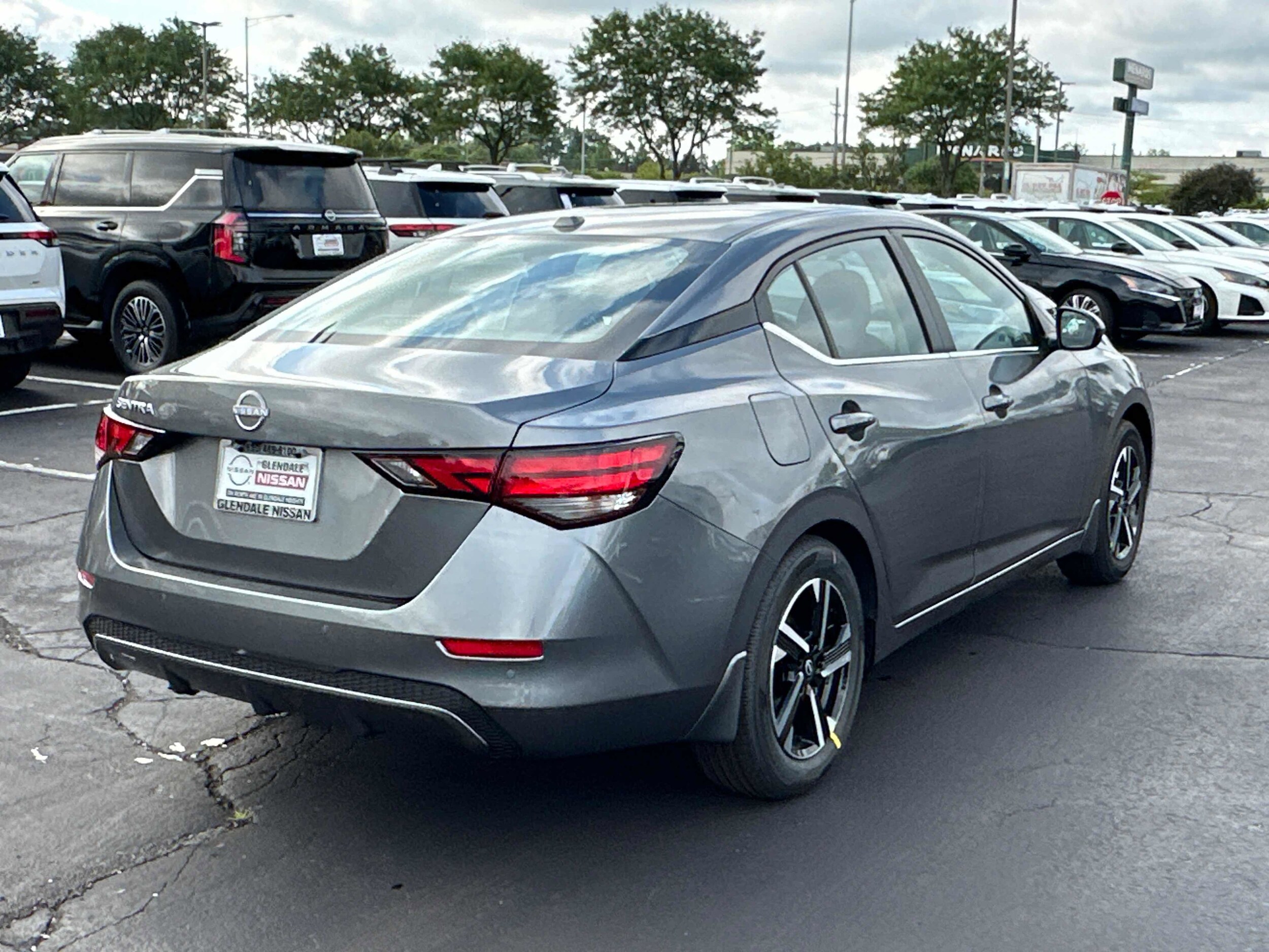 2025 Nissan Sentra SV photo 4