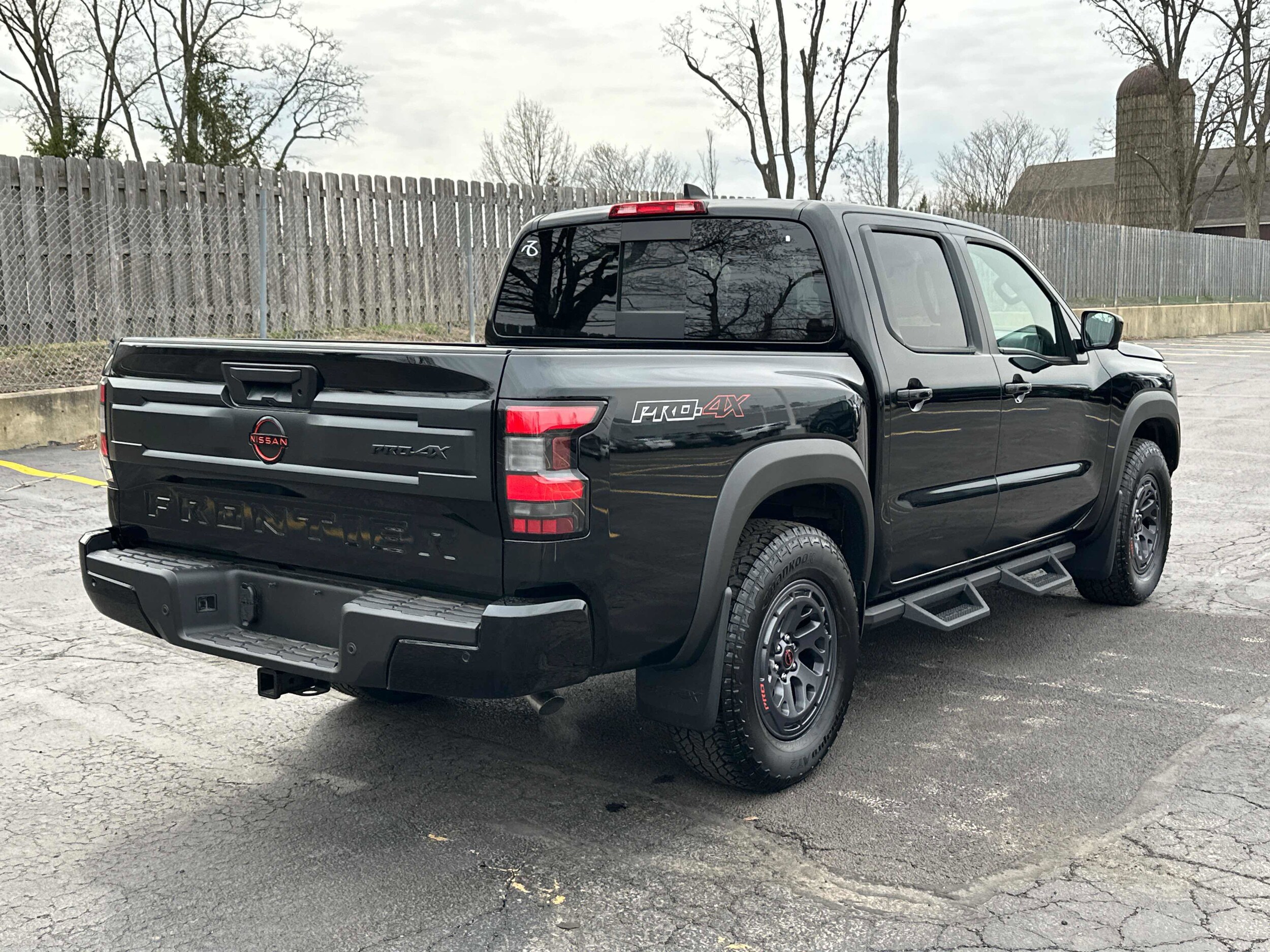 2025 Nissan Frontier PRO-4X Crew Cab photo 4