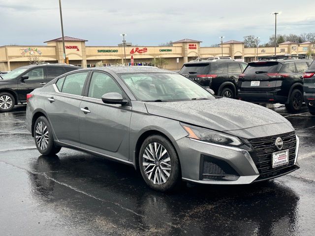 2023 Nissan Altima 2.5 SV photo 2