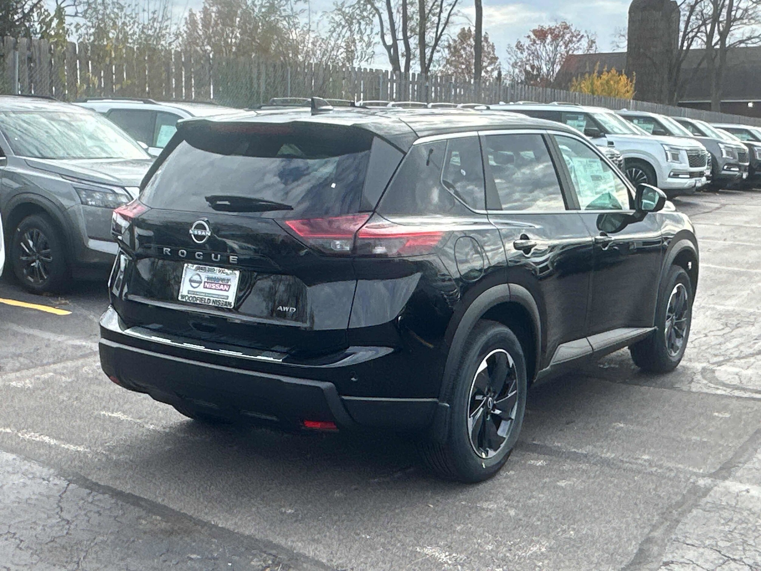 2026 Nissan Rogue SV photo 4