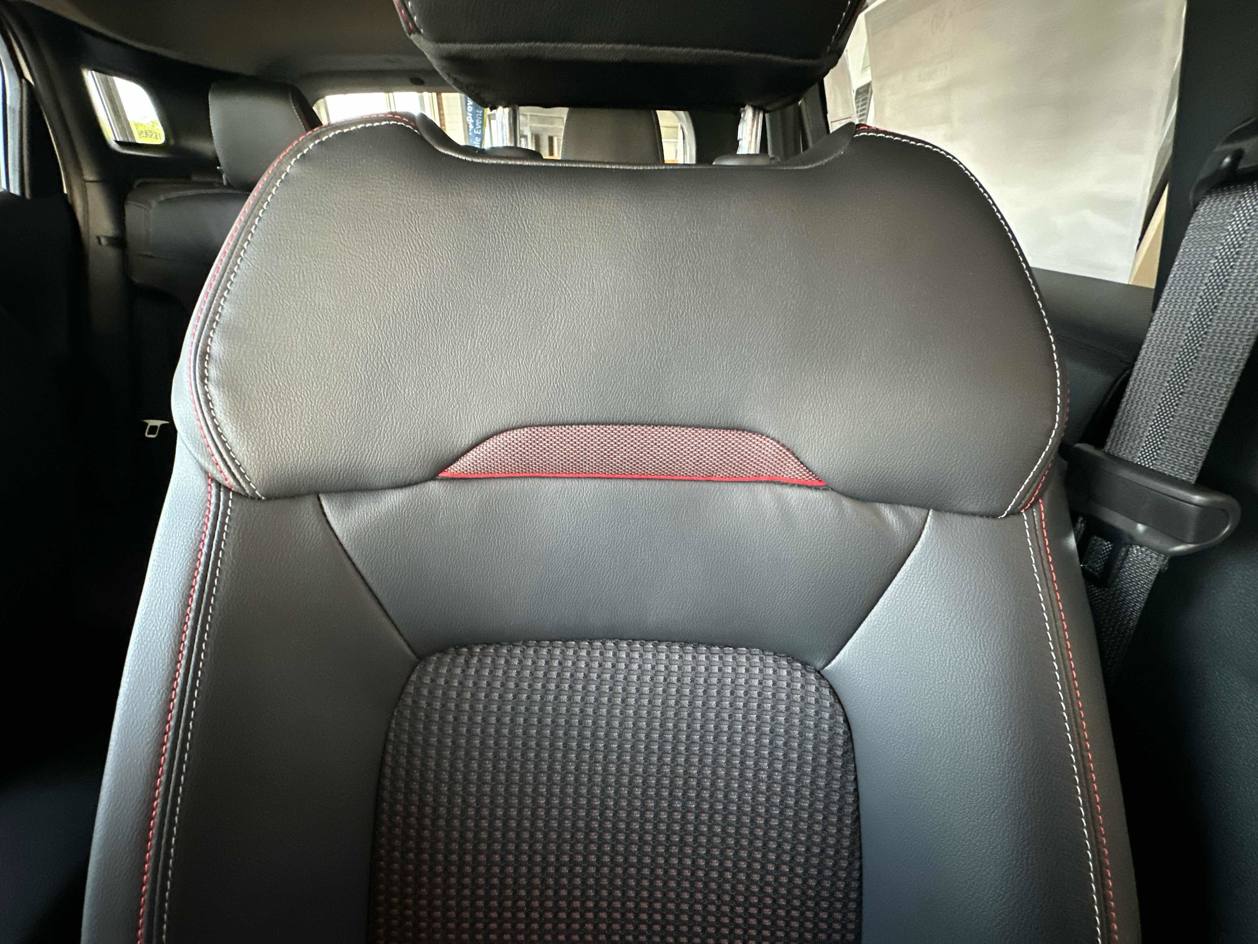2025 Nissan Kicks SR AWD - Photo 23