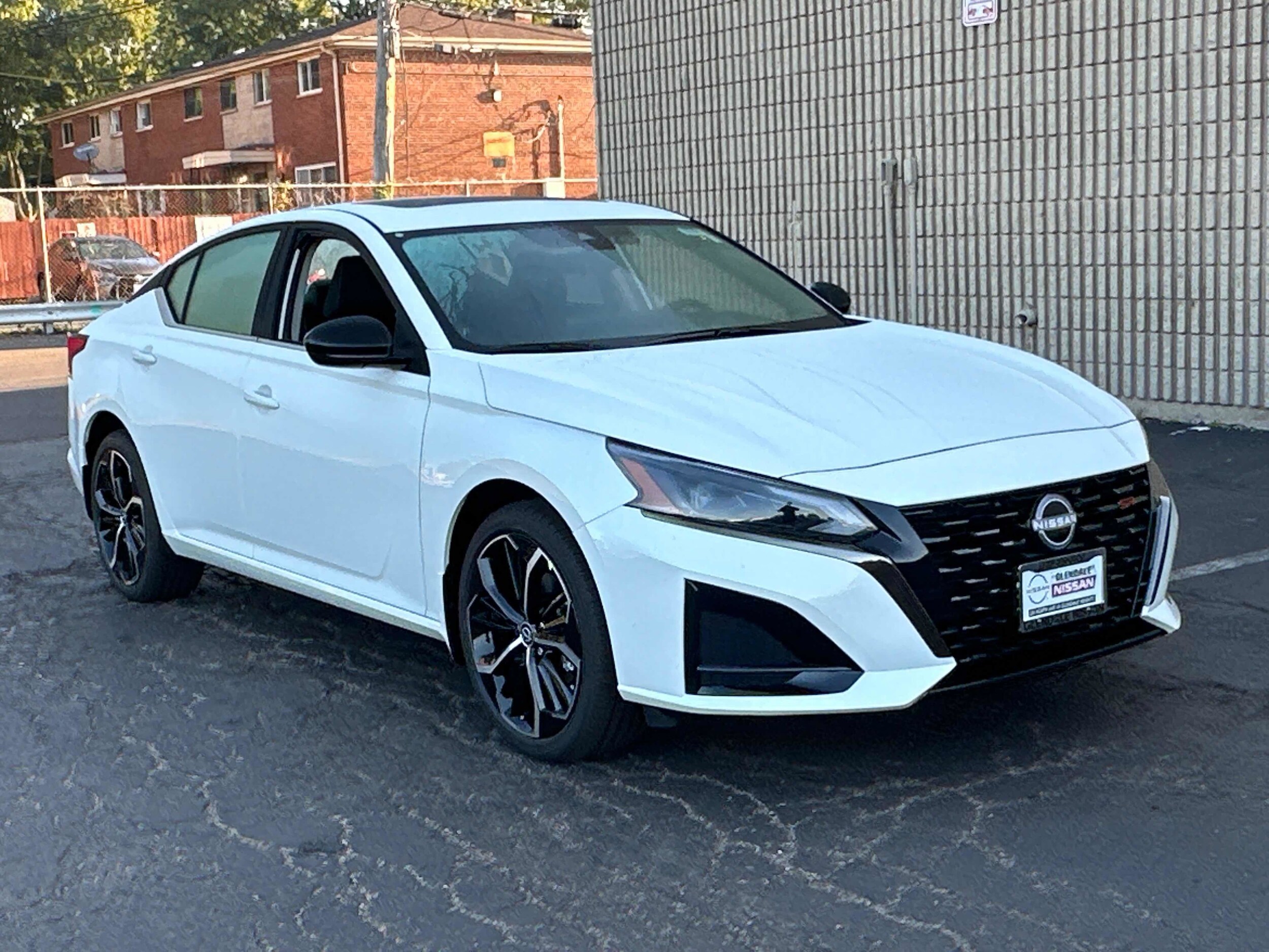 2025 Nissan Altima SR photo 3