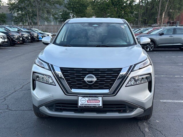 2023 Nissan Rogue SV photo 2