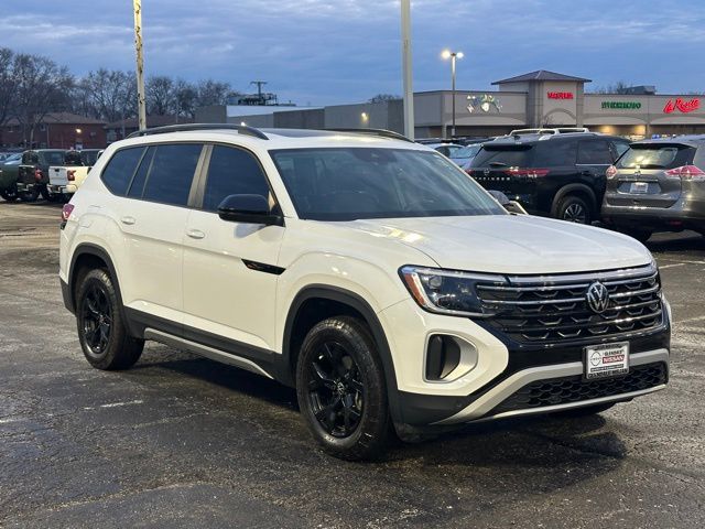 2024 Volkswagen Atlas 2.0T Peak Edition SE w/Technology photo 2