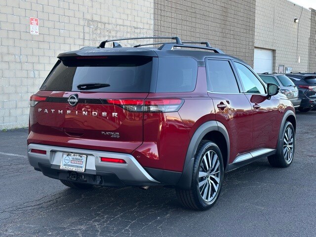 2022 Nissan Pathfinder Platinum photo 4