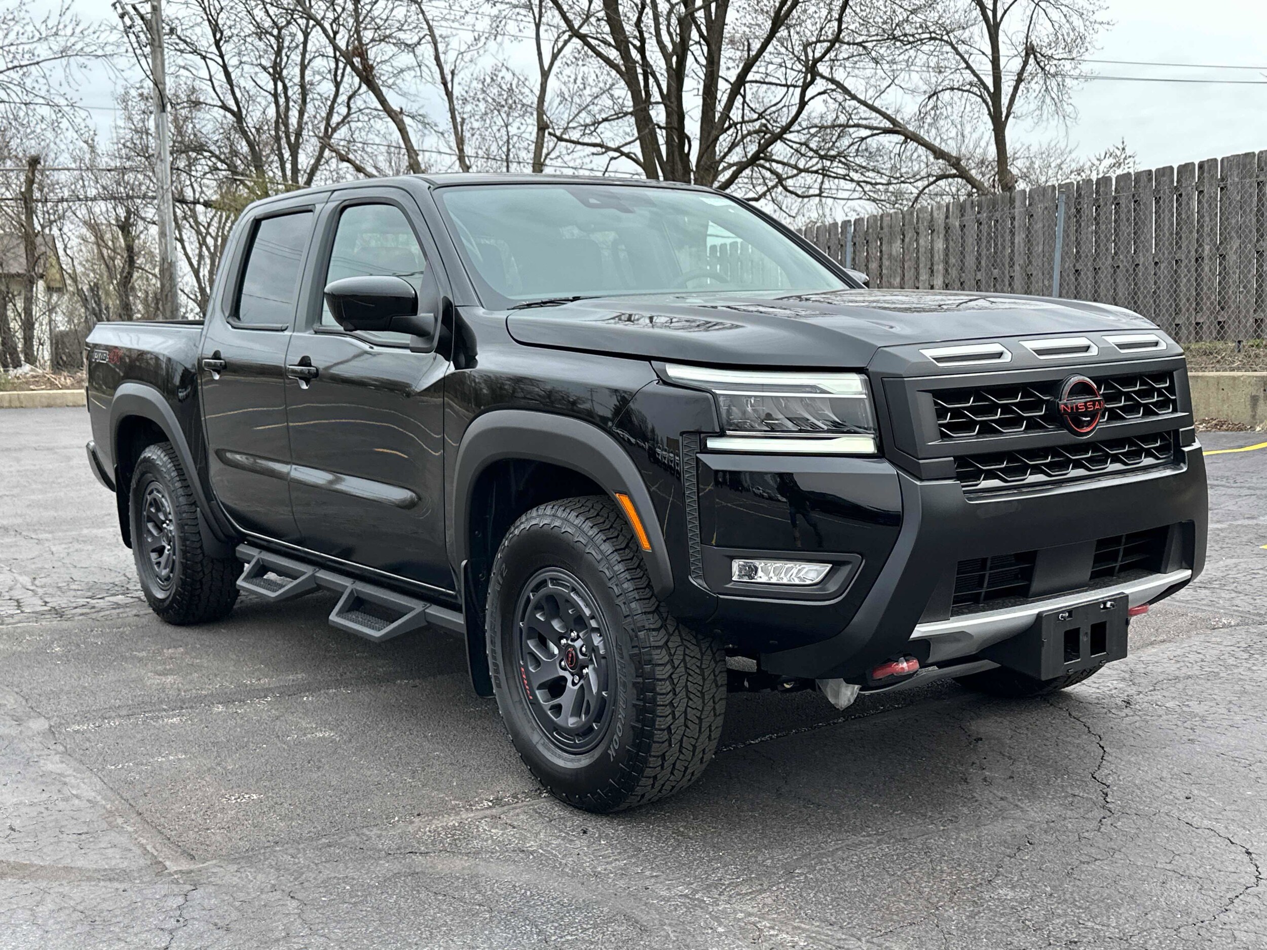 2025 Nissan Frontier PRO-4X Crew Cab photo 3