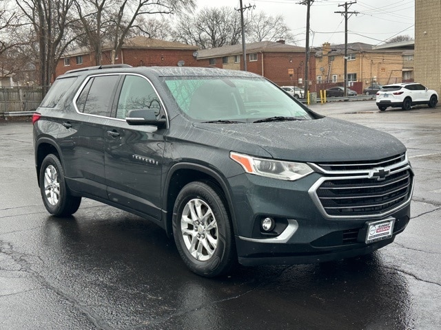 2019 Chevrolet Traverse LT photo 2