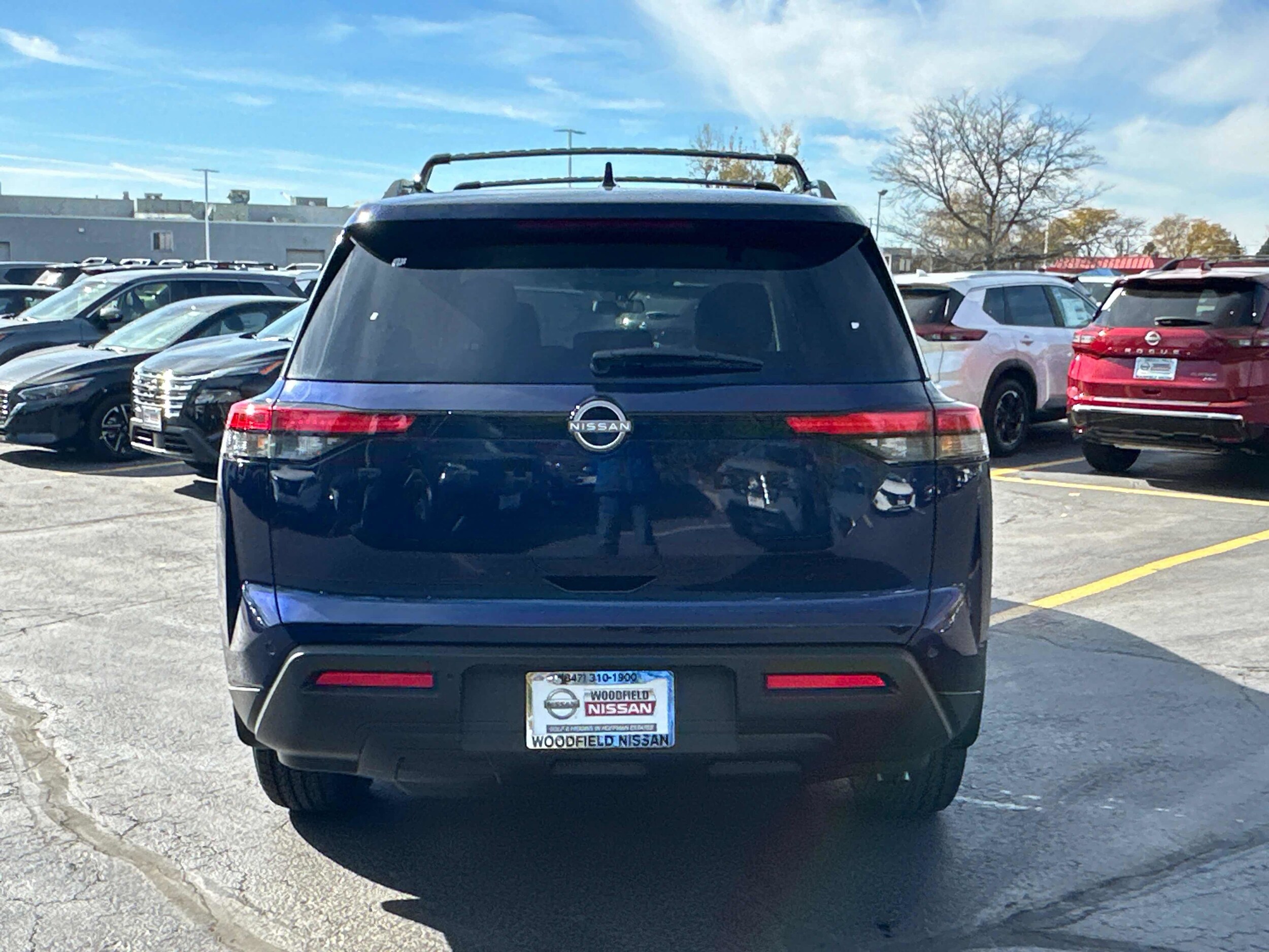 2025 Nissan Pathfinder SV photo 4