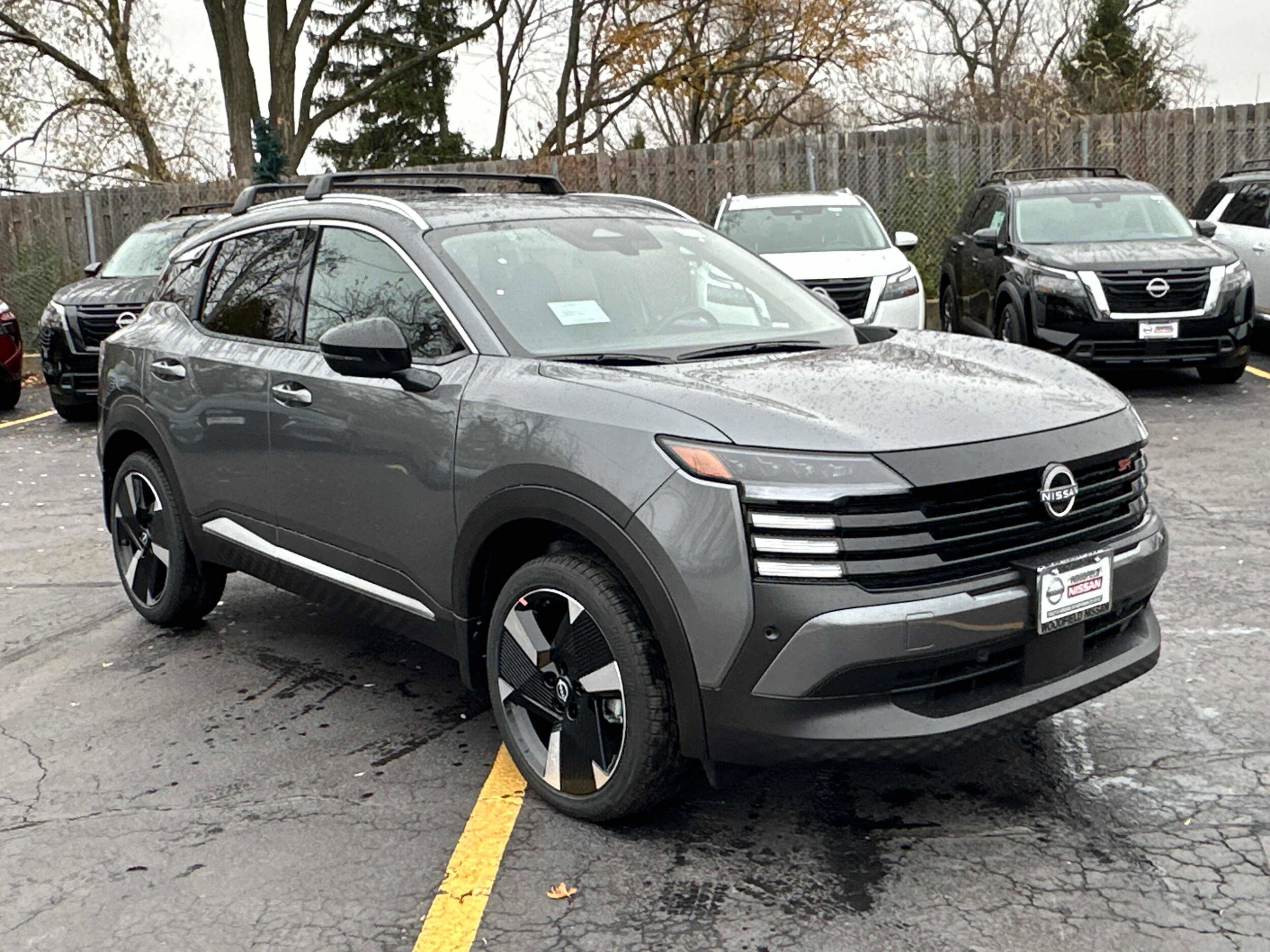 2026 Nissan Kicks SR photo 3