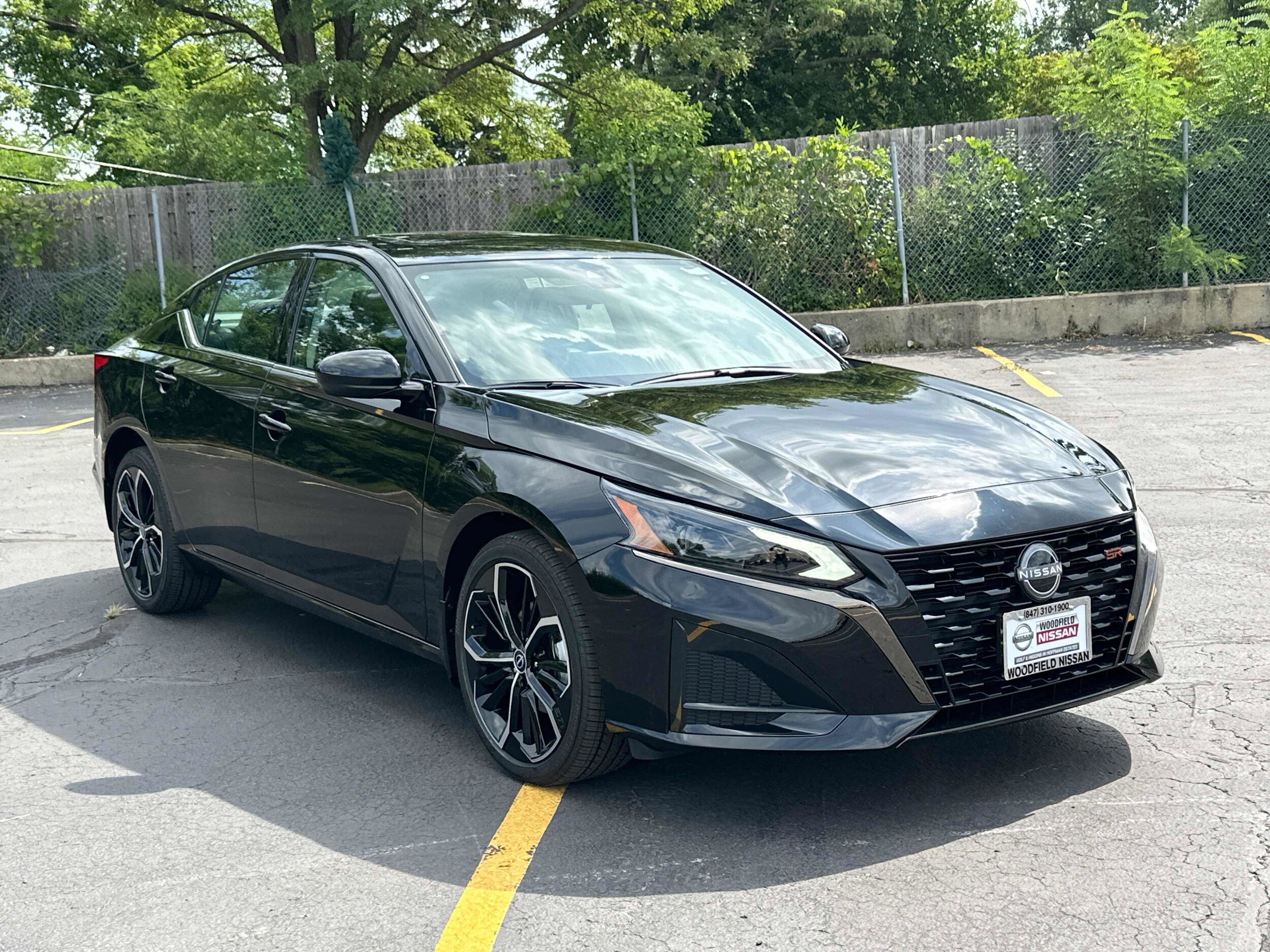 2025 Nissan Altima SR photo 3