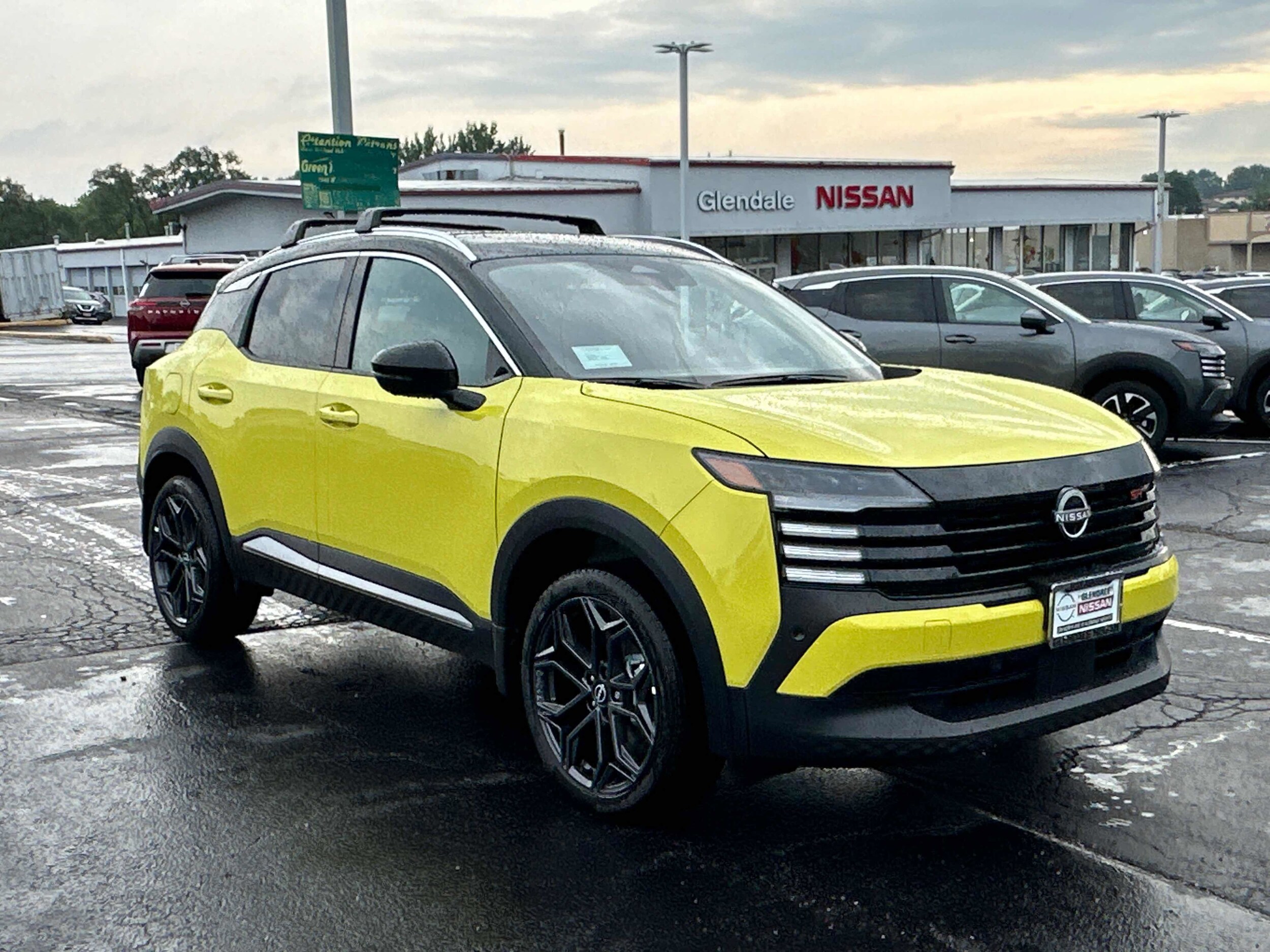 2025 Nissan Kicks SR photo 3