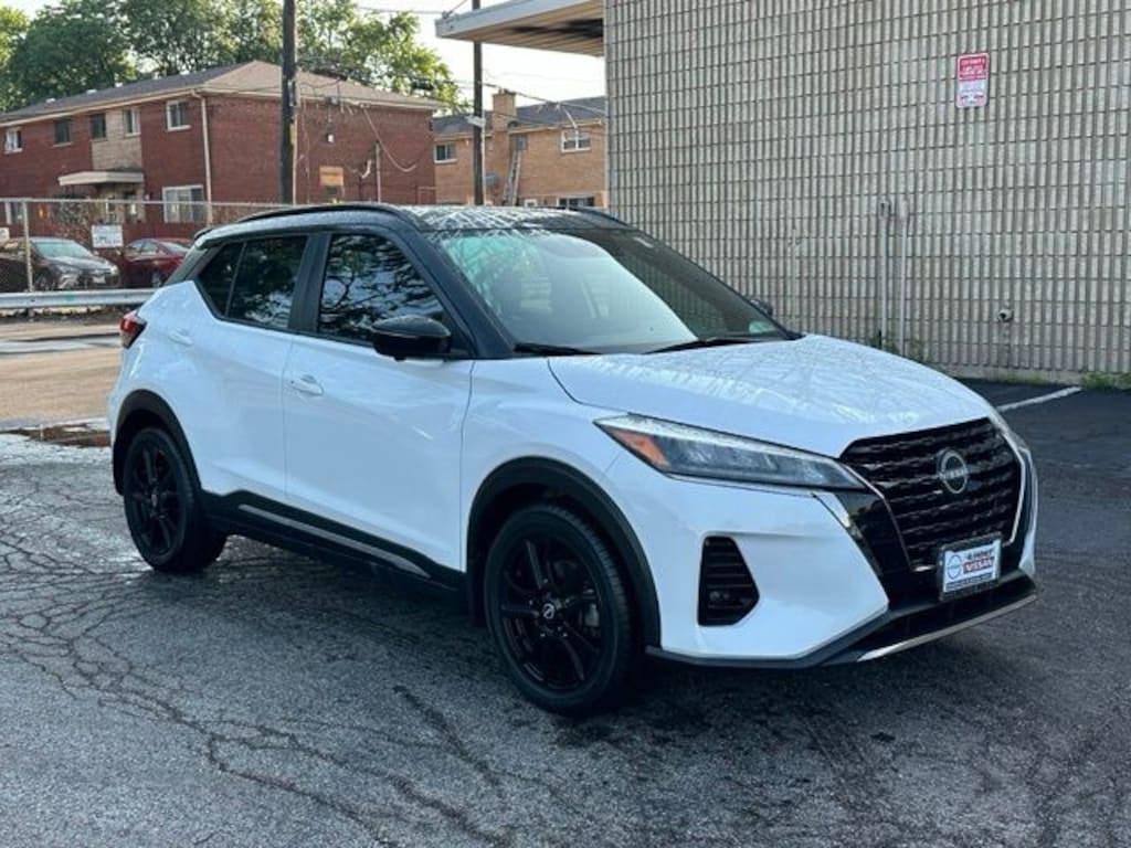 Used 2023 Nissan Kicks SR SUV
