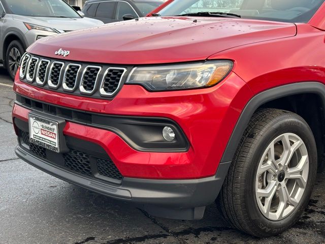 2025 Jeep Compass Latitude photo 3
