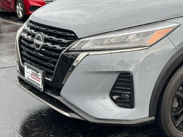2023 Nissan Kicks SR photo 3