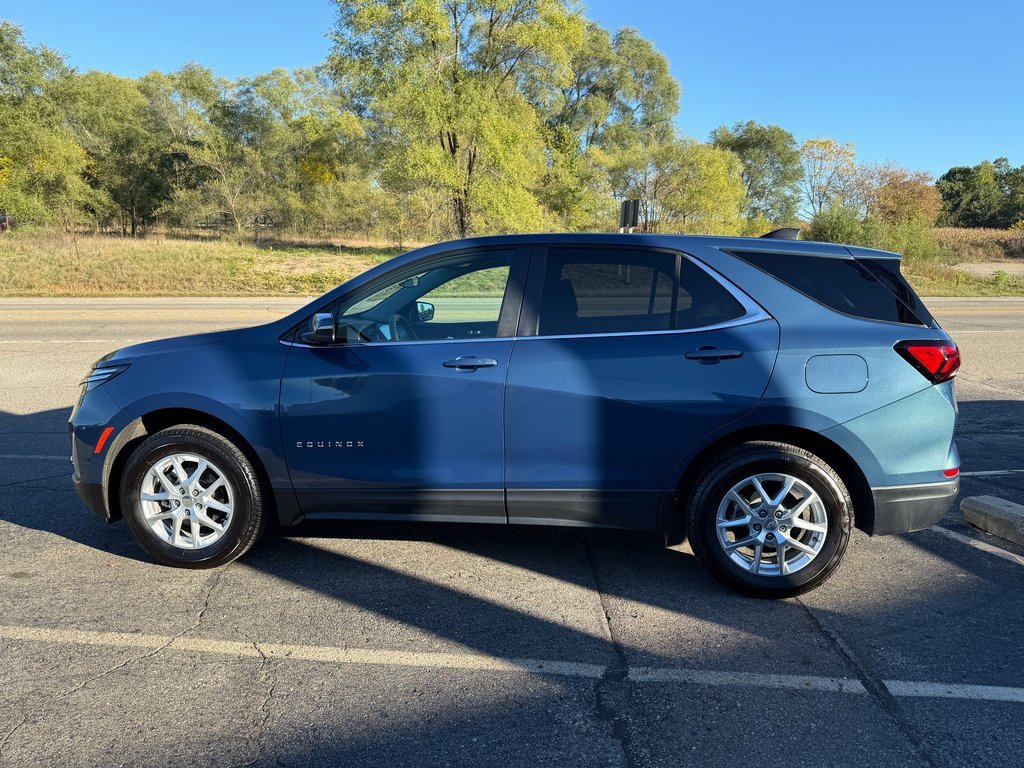 2024 Chevrolet Equinox LT photo 2