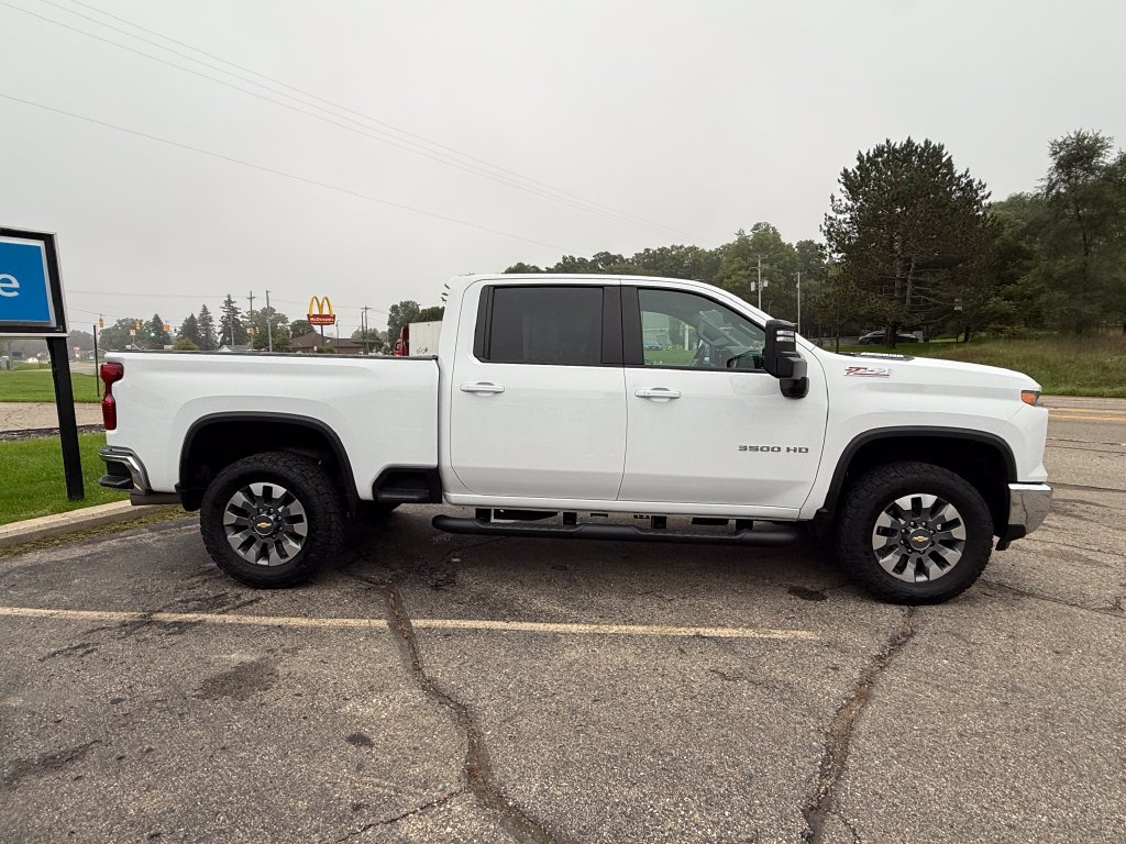 2024 Chevrolet Silverado 3500HD LT - Photo 9