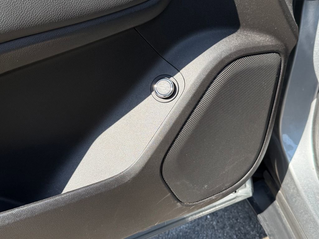 2023 GMC Acadia SLE - Photo 15