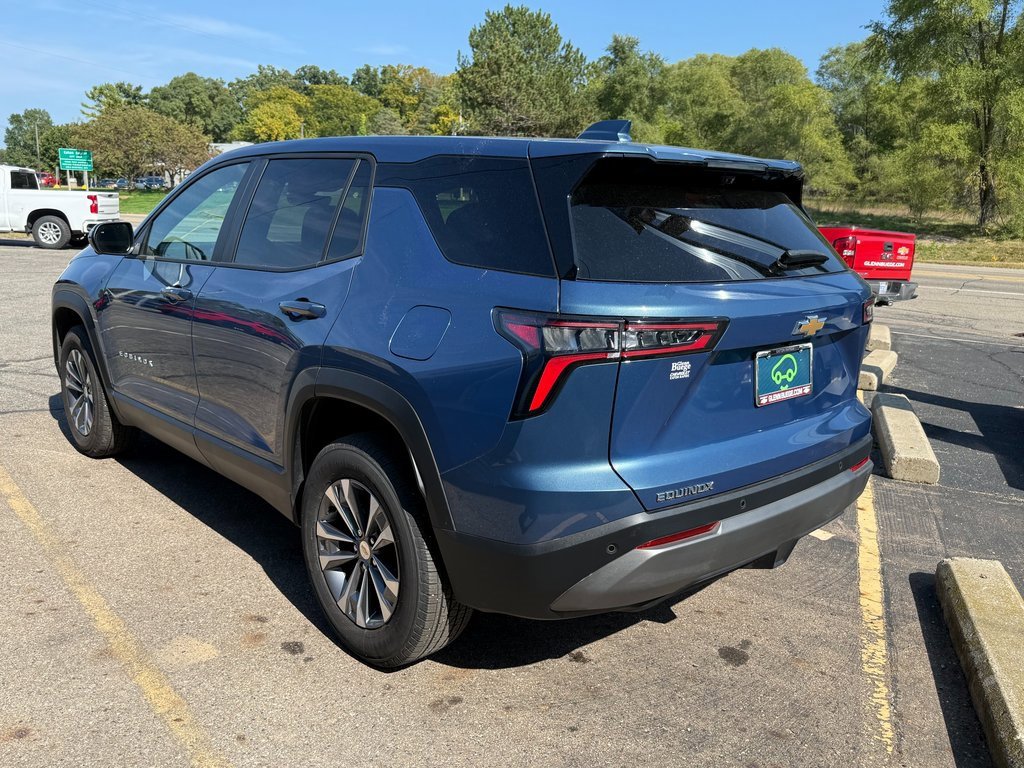 2025 Chevrolet Equinox LT photo 3