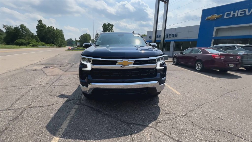 2023 Chevrolet Silverado 1500 LT photo 3