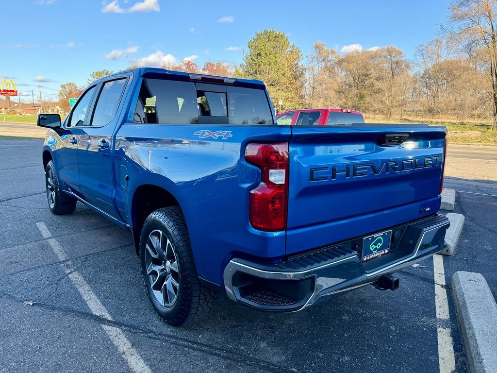 2023 Chevrolet Silverado 1500 LT photo 3