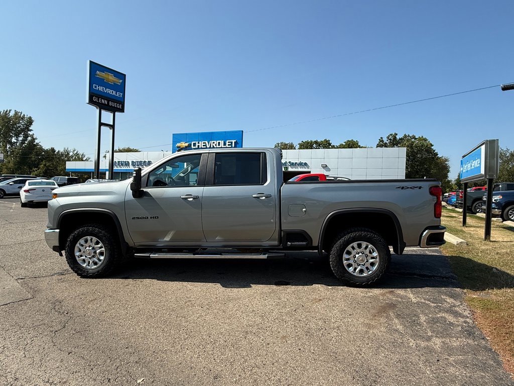 2024 Chevrolet Silverado 2500HD LT photo 2