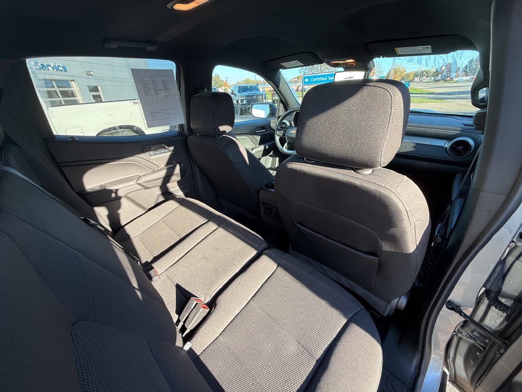 2023 Chevrolet Colorado LT - Photo 30