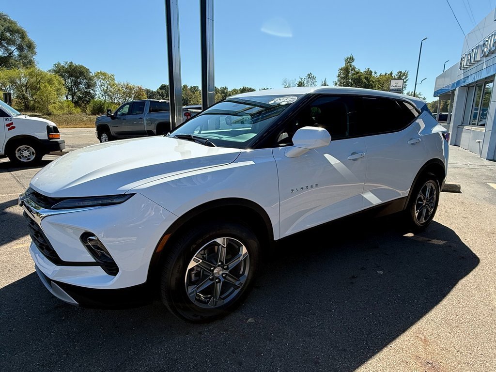 2023 Chevrolet Blazer 2LT photo 2
