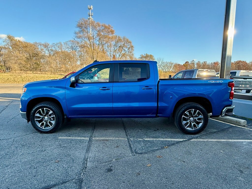 2023 Chevrolet Silverado 1500 LT photo 2