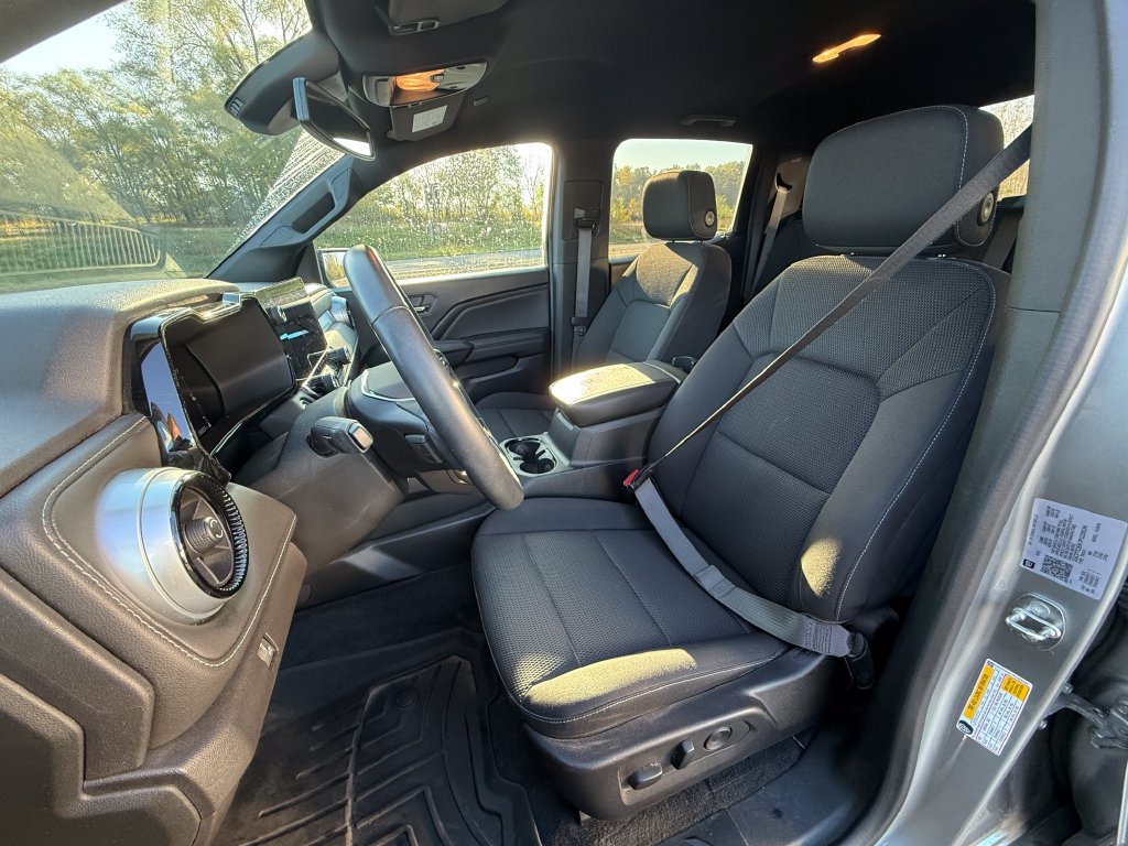 2023 Chevrolet Colorado LT - Photo 17