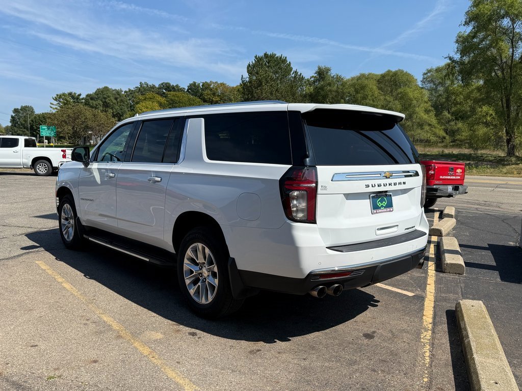 2023 Chevrolet Suburban Premier photo 2