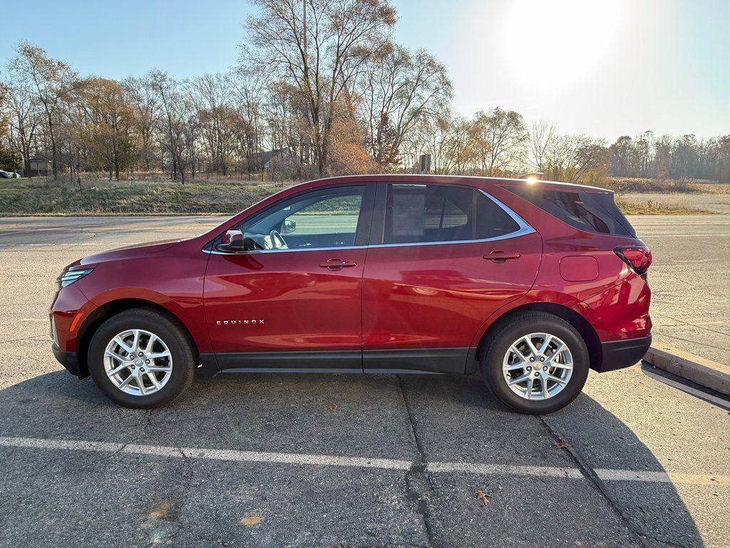 2023 Chevrolet Equinox LT photo 2
