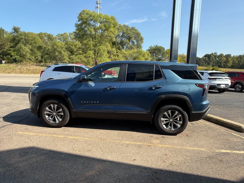 2025 Chevrolet Equinox LT photo 2