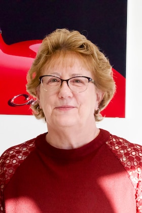 Staff member Cheryl Hicks from ID_76f6374e23e7