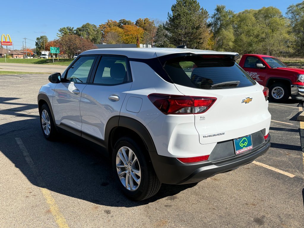 2024 Chevrolet Trailblazer LS photo 3