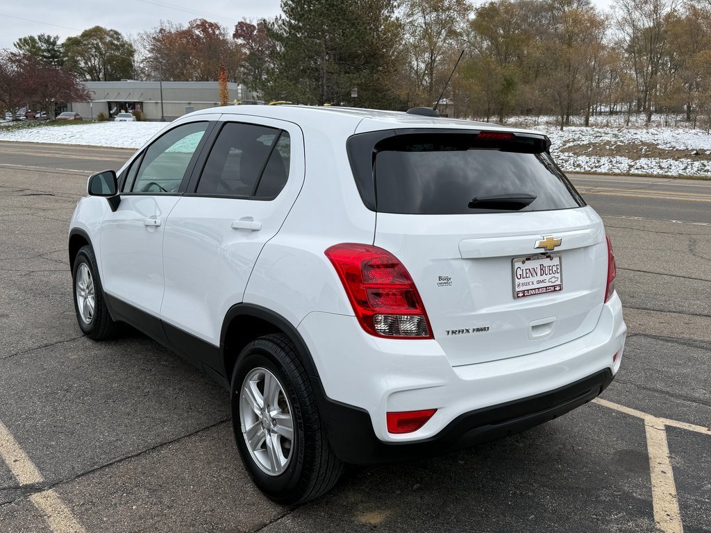 2022 Chevrolet Trax LS photo 3